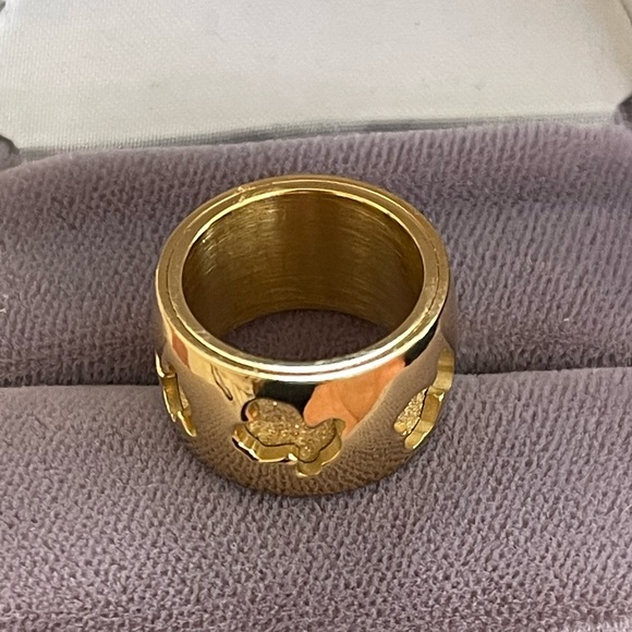 Gold tone stainless steel teddy bear wide band ring - Picture 4 of 12